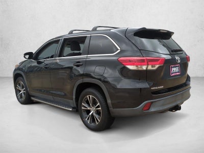 2019 Toyota Highlander LE I4 FWD (Natl)