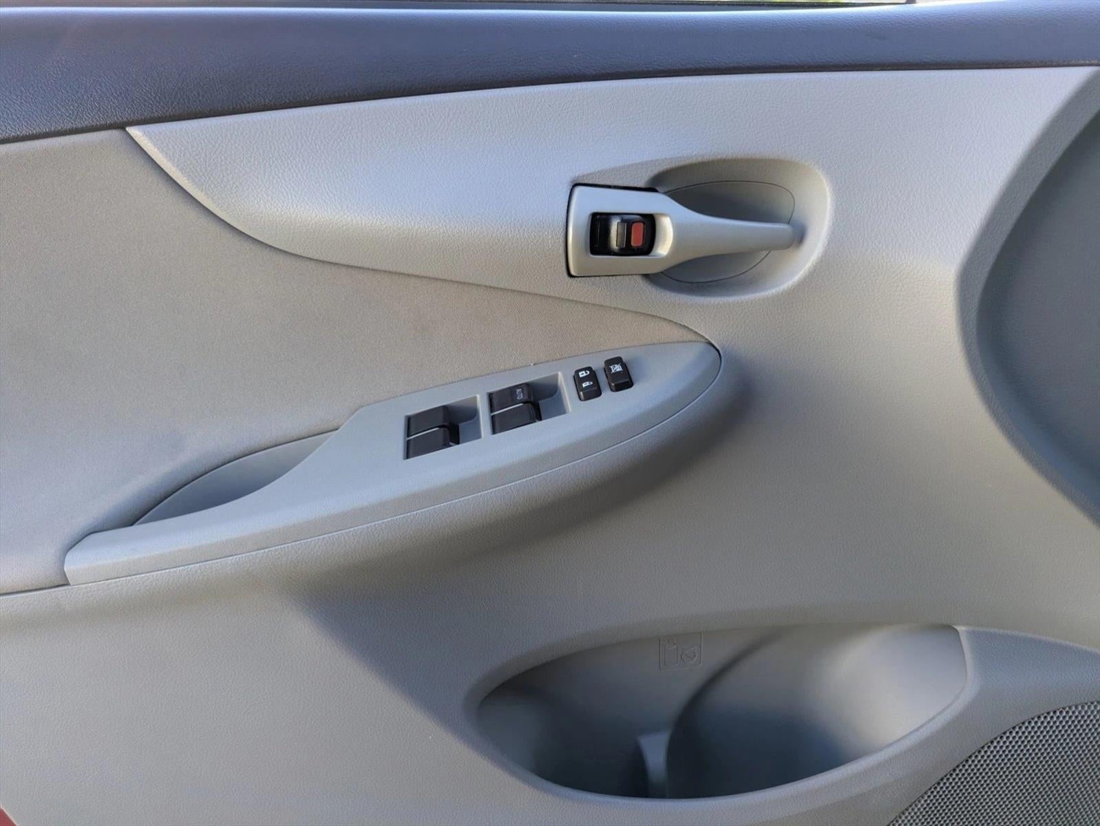 2013 Toyota Corolla 4dr Sdn Auto L (Natl)