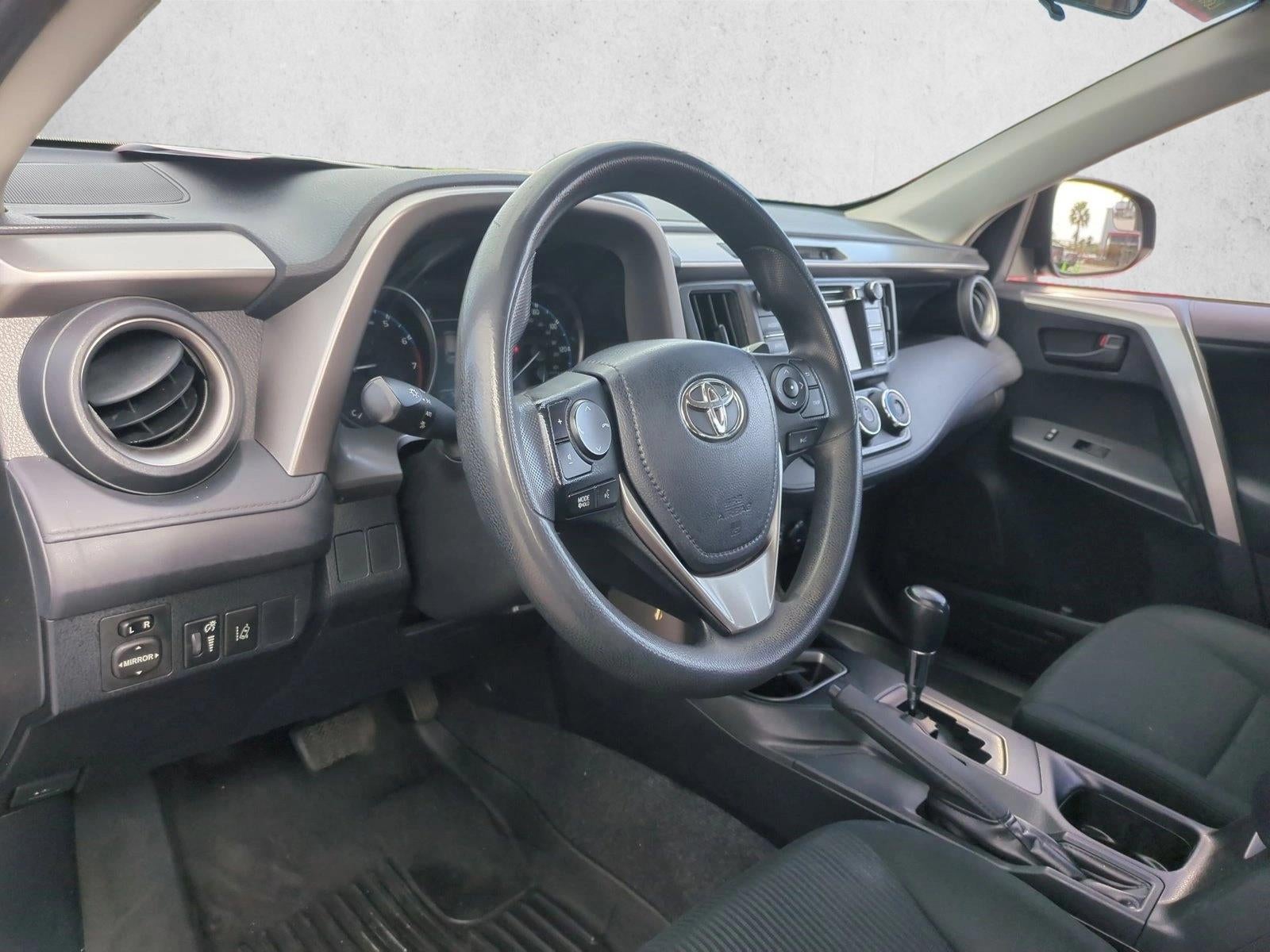 2017 Toyota RAV4 LE FWD (GS)