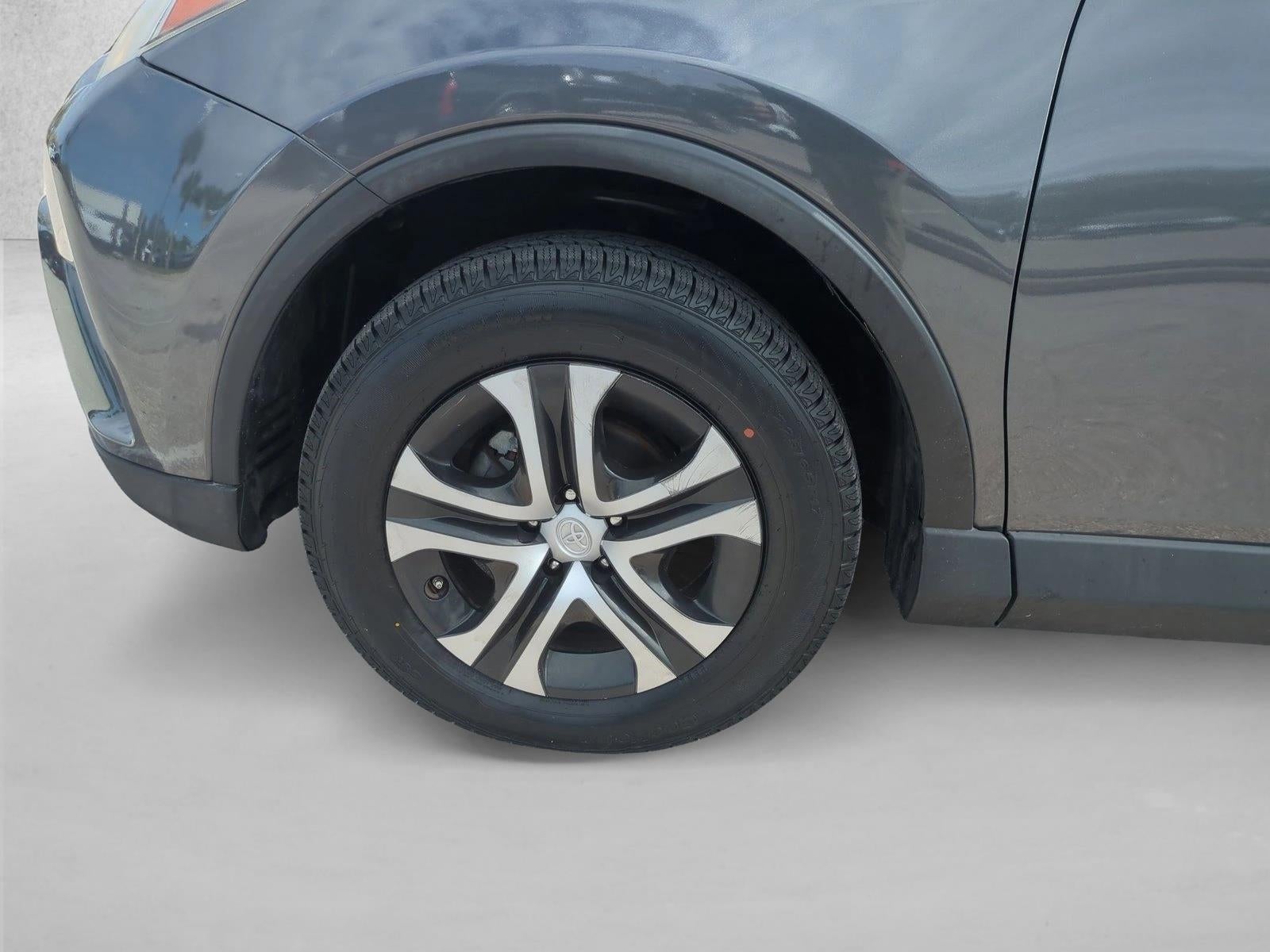 2017 Toyota RAV4 LE FWD (GS)