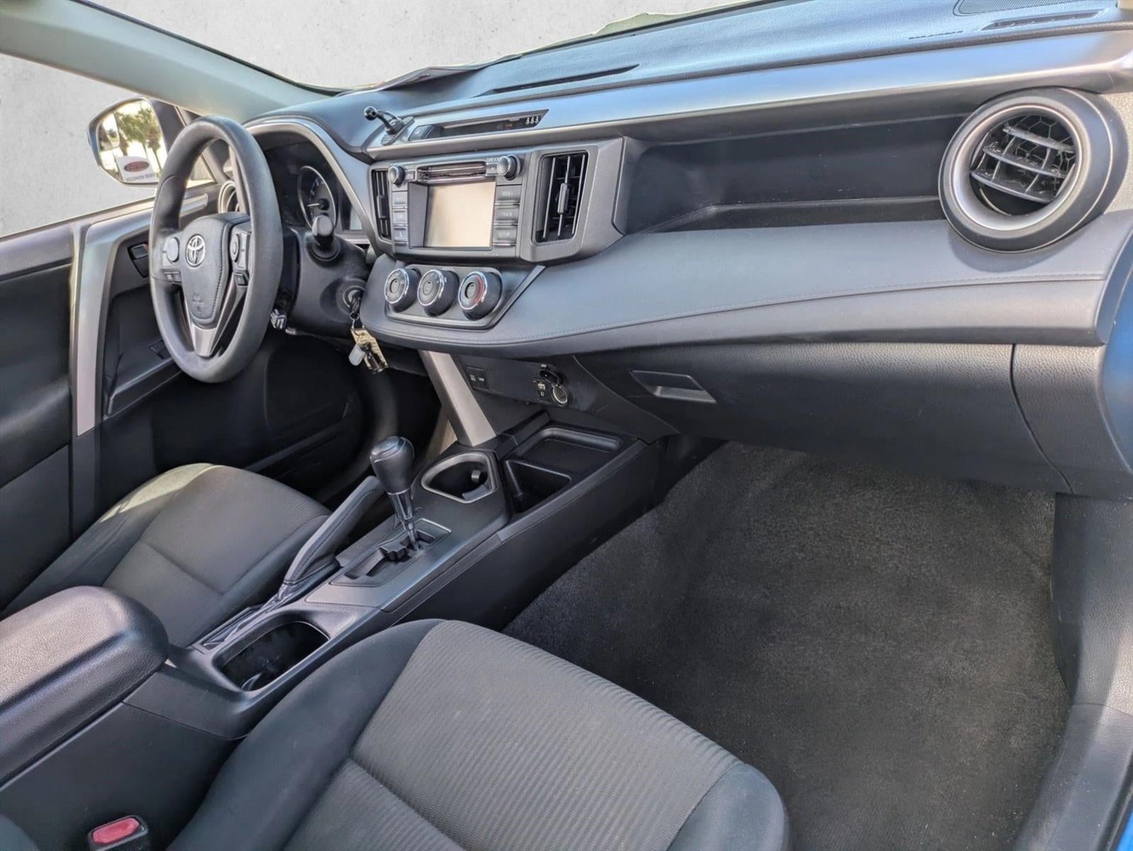 2017 Toyota RAV4 LE FWD (GS)