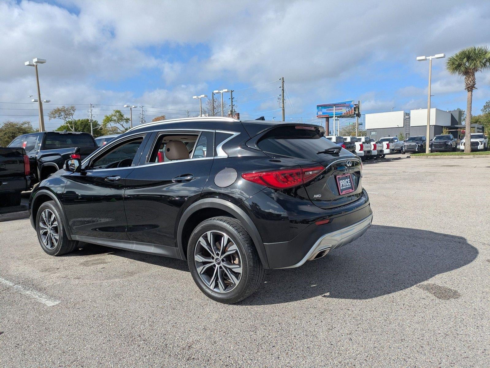 2017 INFINITI QX30 Premium AWD
