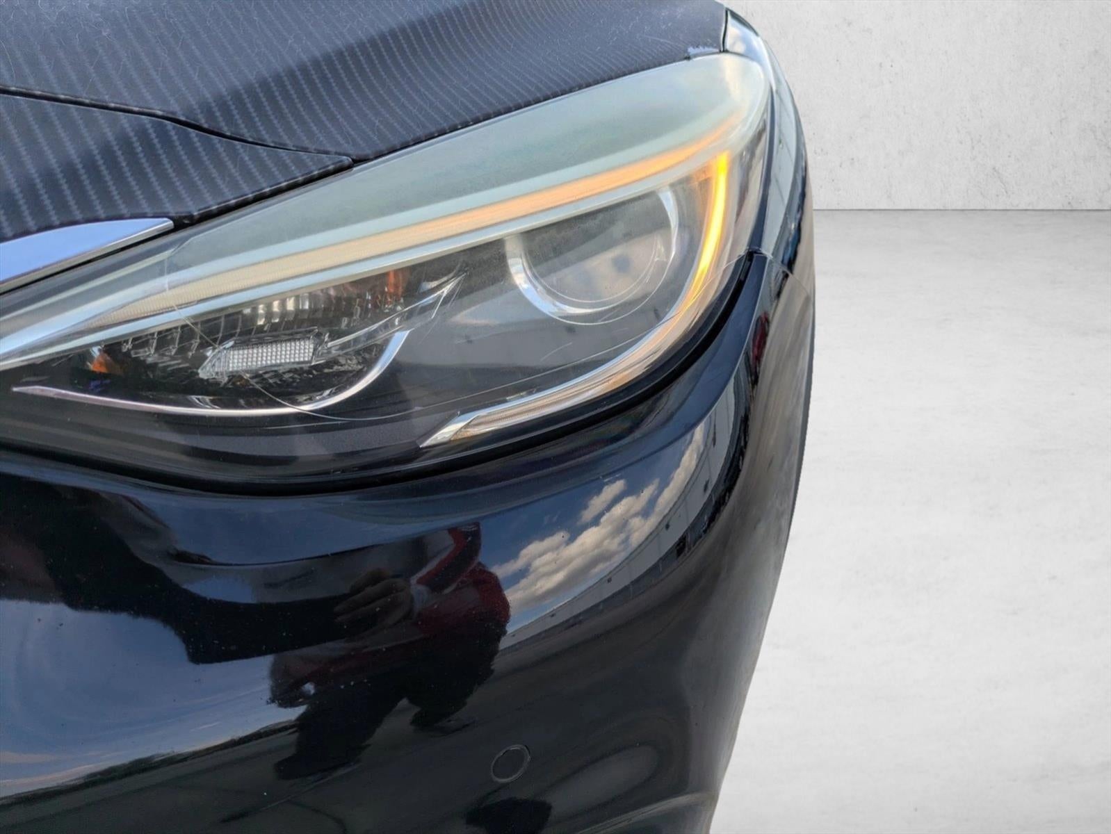 2017 INFINITI QX30 Premium AWD