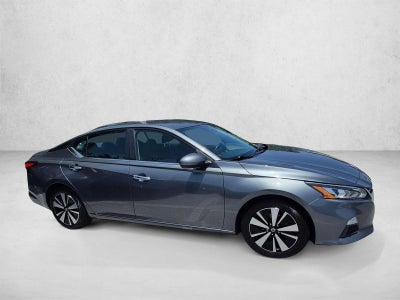 2022 Nissan Altima 2.5 SV Sedan