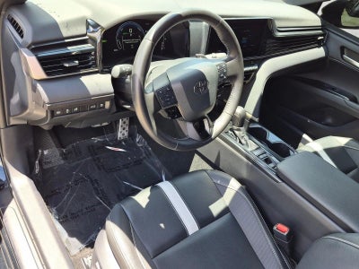 2025 Toyota Camry SE (Natl)