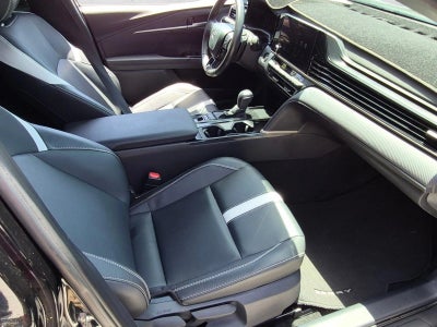2025 Toyota Camry SE (Natl)