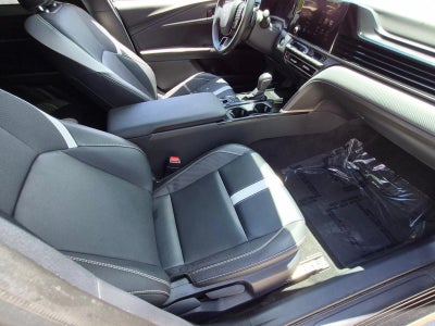 2025 Toyota Camry SE (Natl)