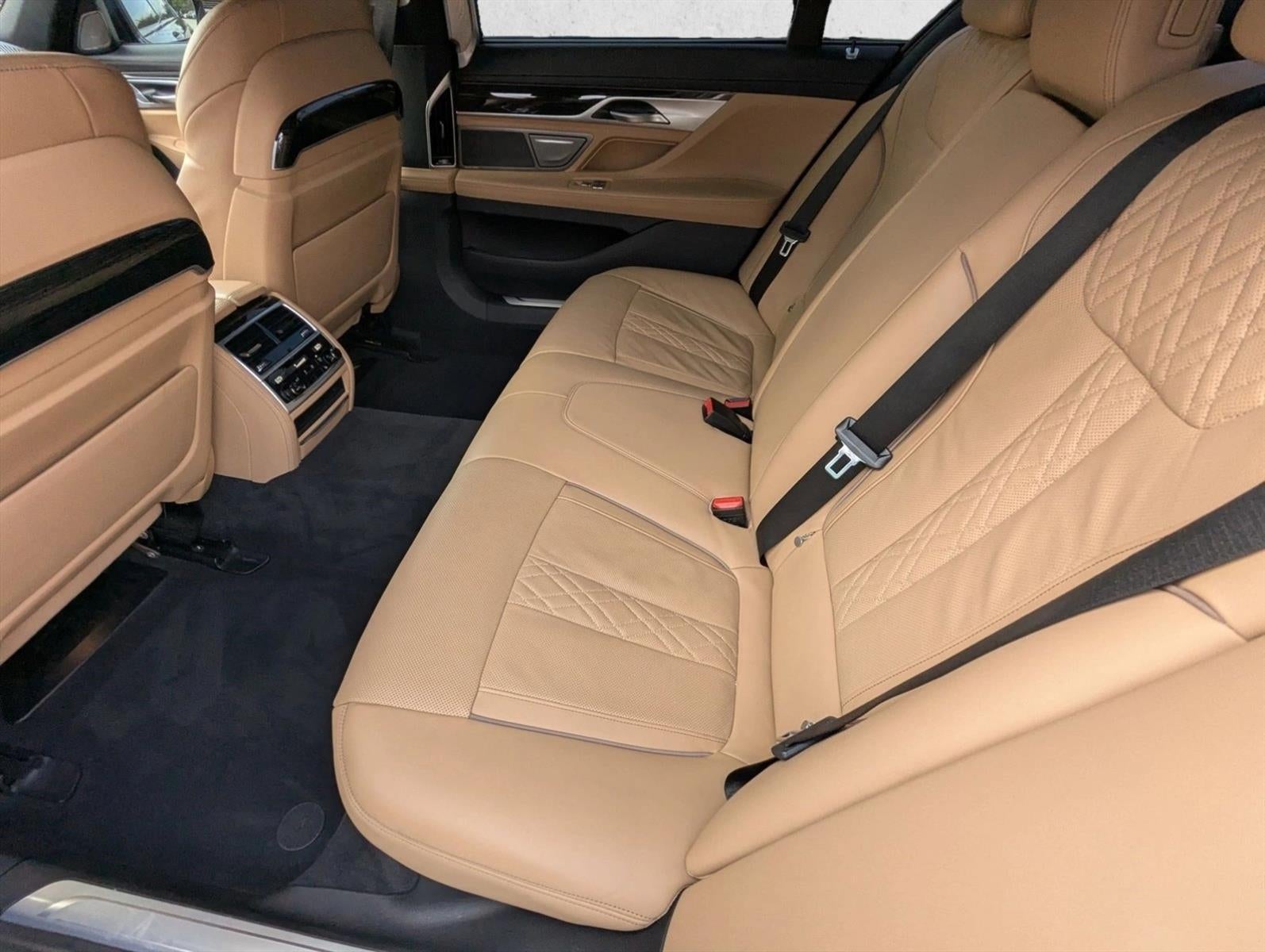 2022 BMW 740i xDrive Sedan