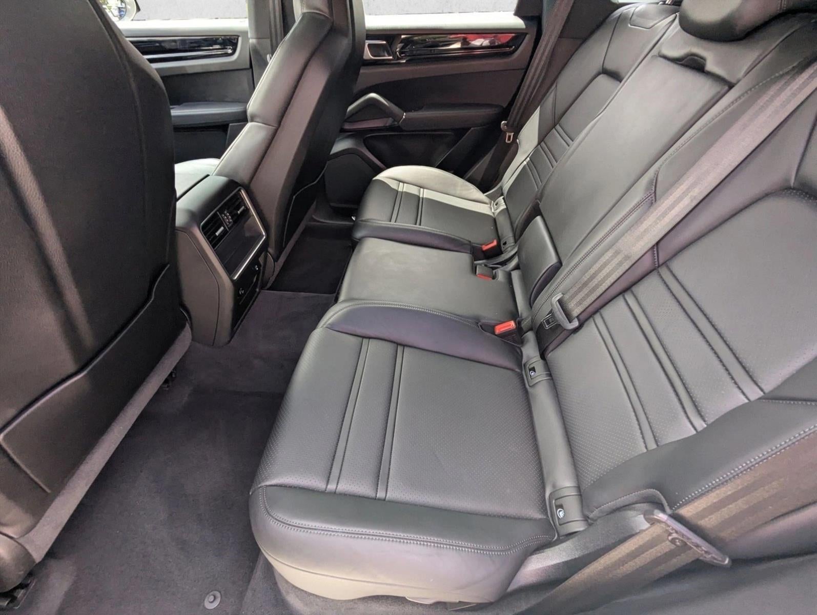 2023 Porsche Cayenne Platinum Edition AWD