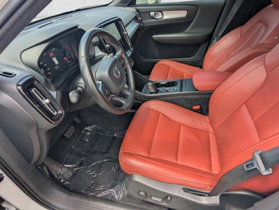 2019 Volvo XC40 T5 AWD Momentum