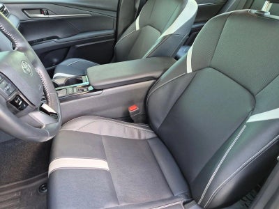 2025 Toyota Camry SE (Natl)