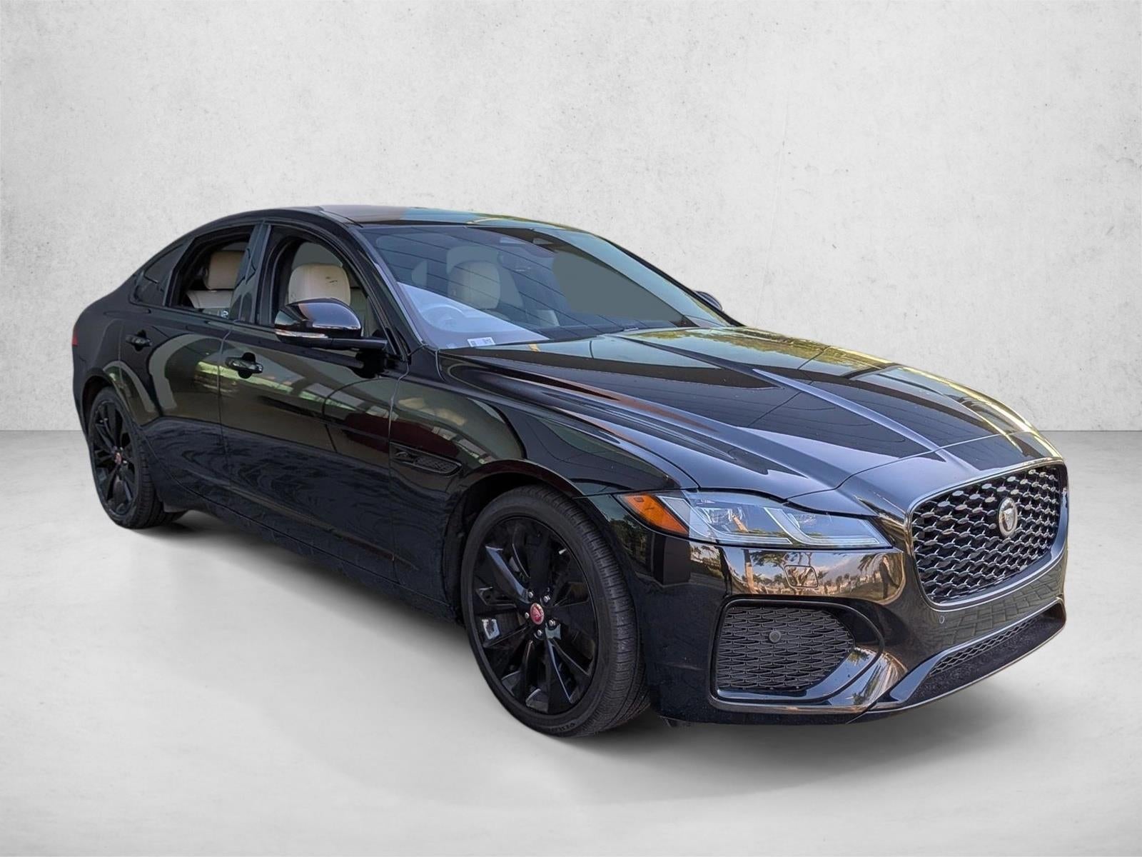 2022 Jaguar XF SE Sedan RWD