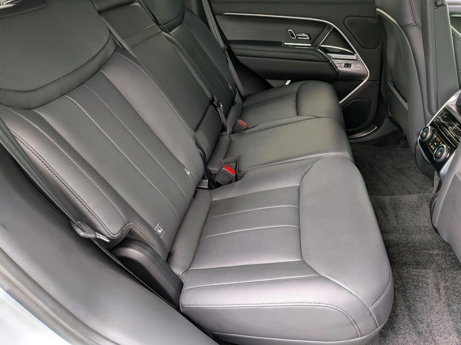 2025 Land Rover Range Rover P530 SE SWB