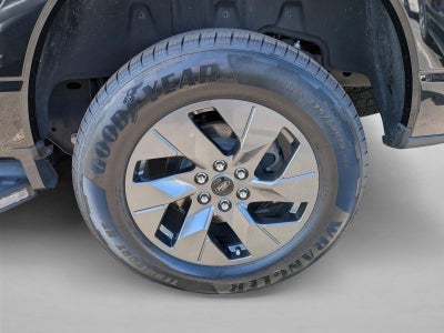 2023 Ford F-150 Lightning LARIAT 4WD SuperCrew 5.5' Box