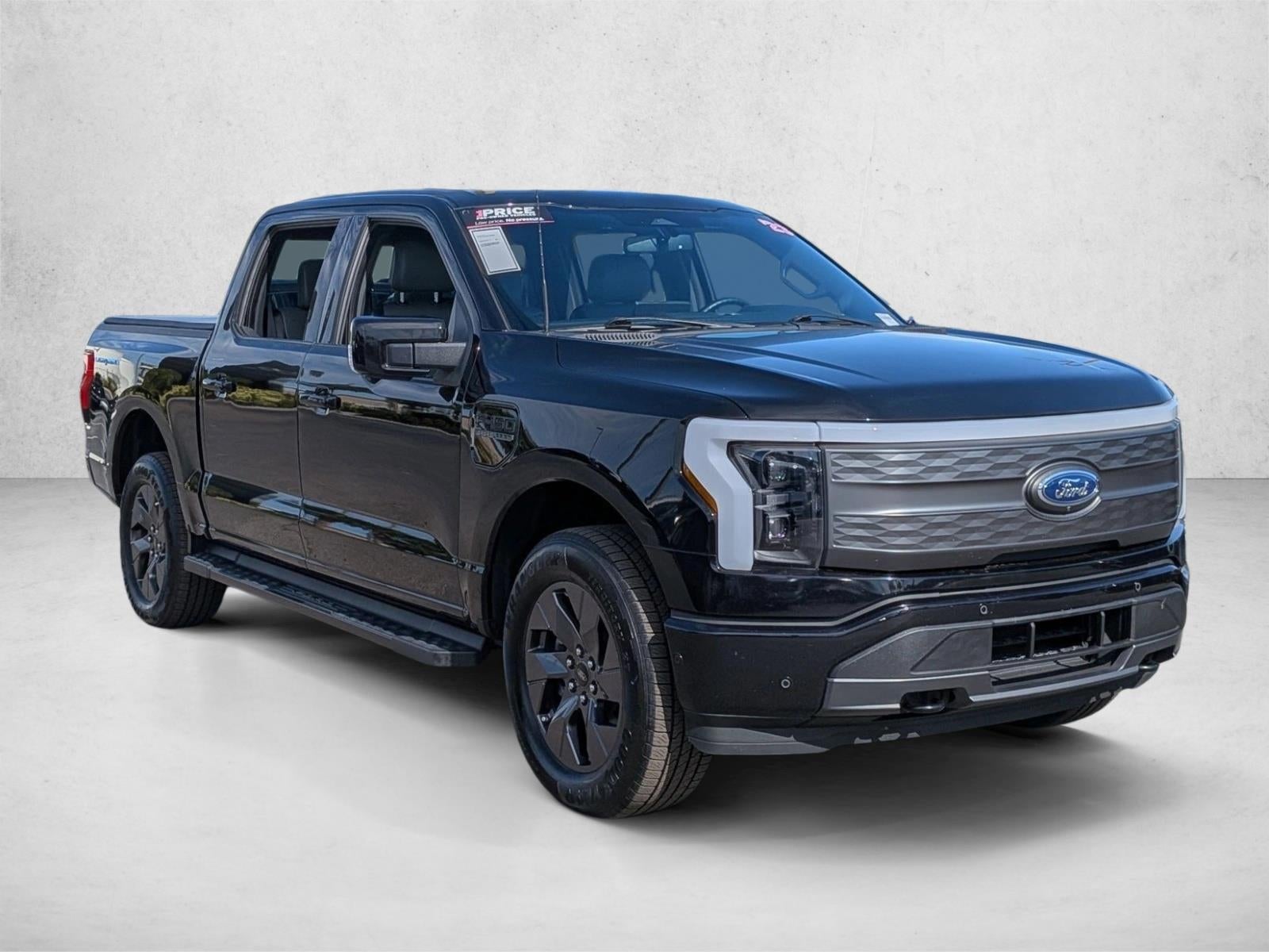 2023 Ford F-150 Lightning LARIAT 4WD SuperCrew 5.5' Box