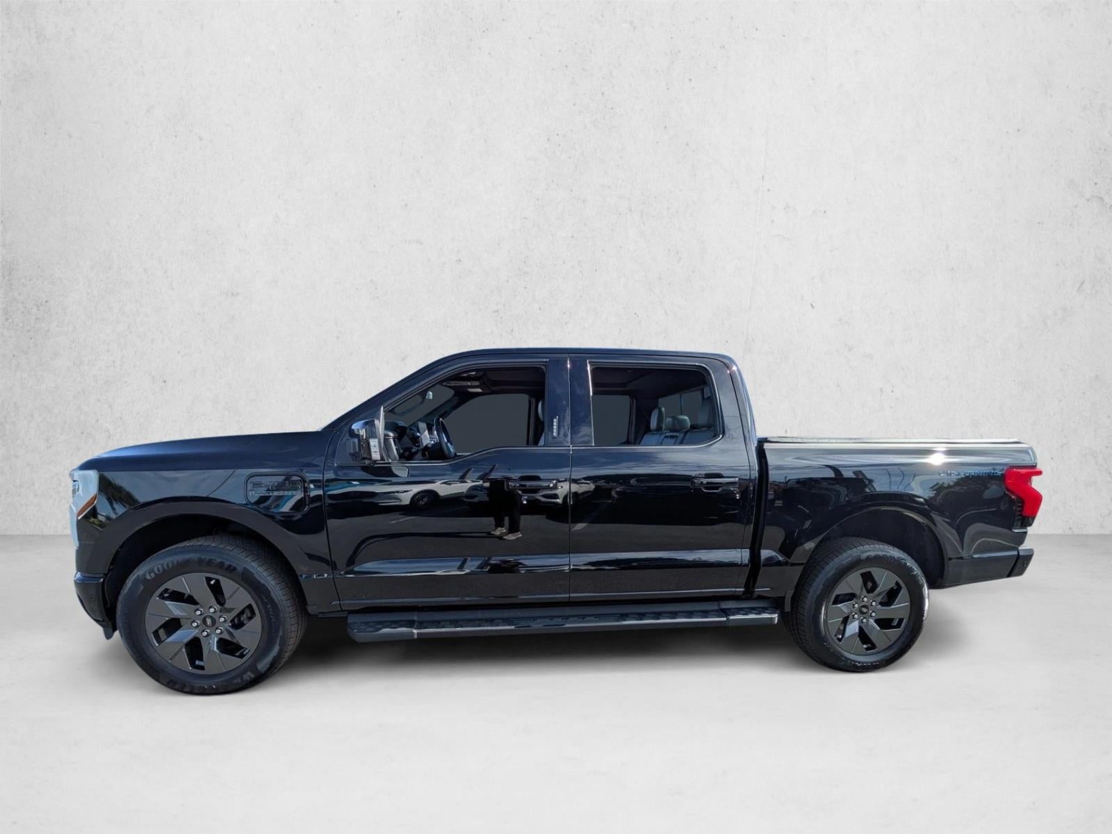 2023 Ford F-150 Lightning LARIAT 4WD SuperCrew 5.5' Box