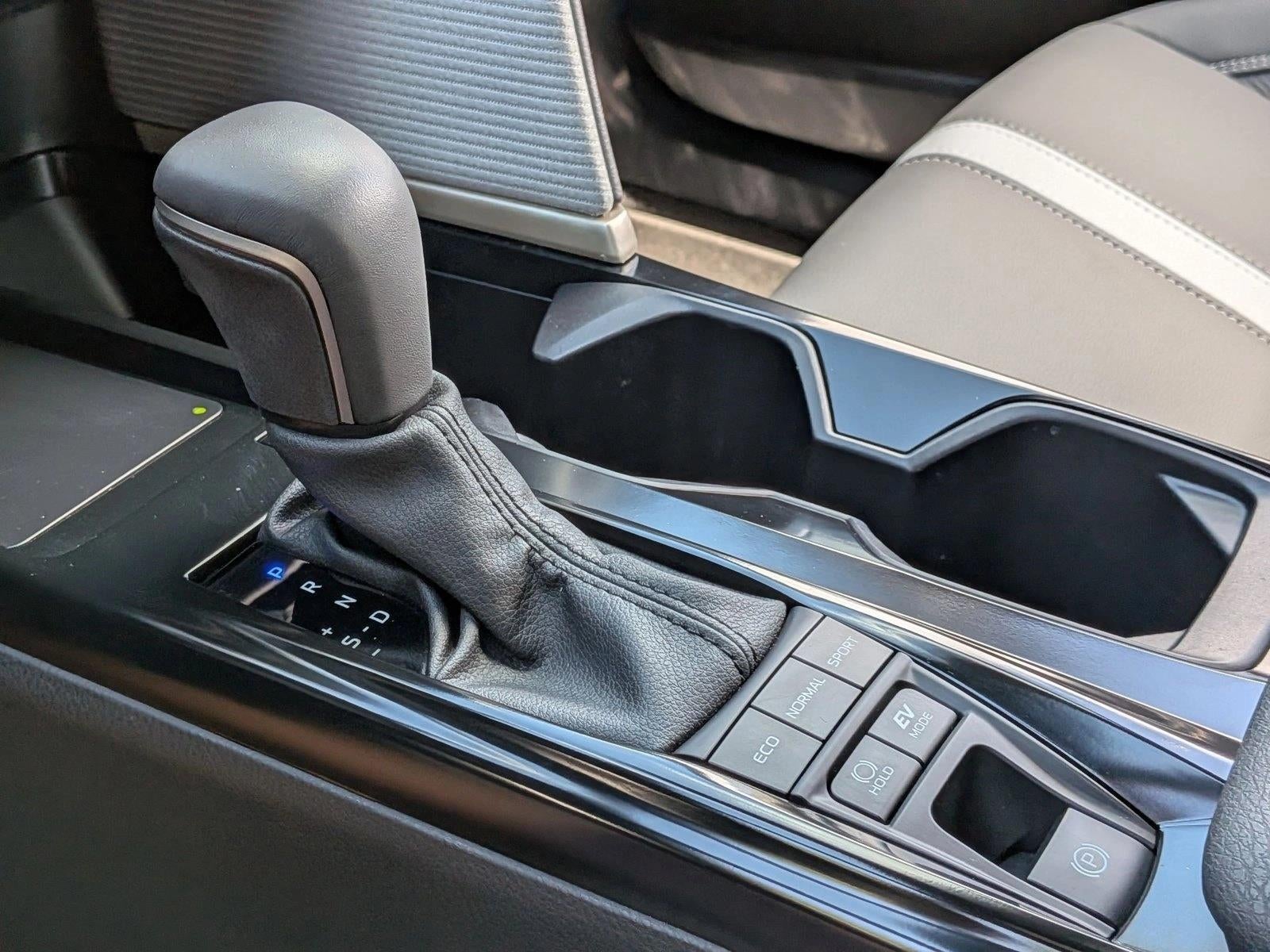 2025 Toyota Camry SE (SE)