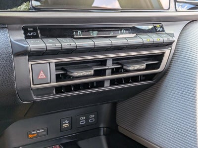 2025 Toyota Camry SE (SE)