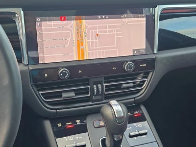2025 Porsche Macan AWD