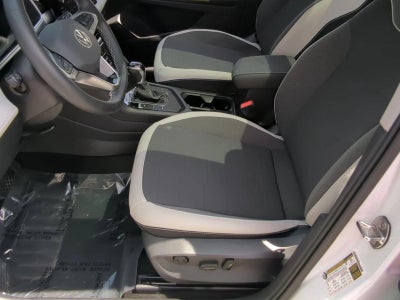 2025 Volkswagen Taos SE FWD