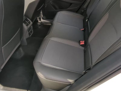 2025 Volkswagen Taos SE FWD