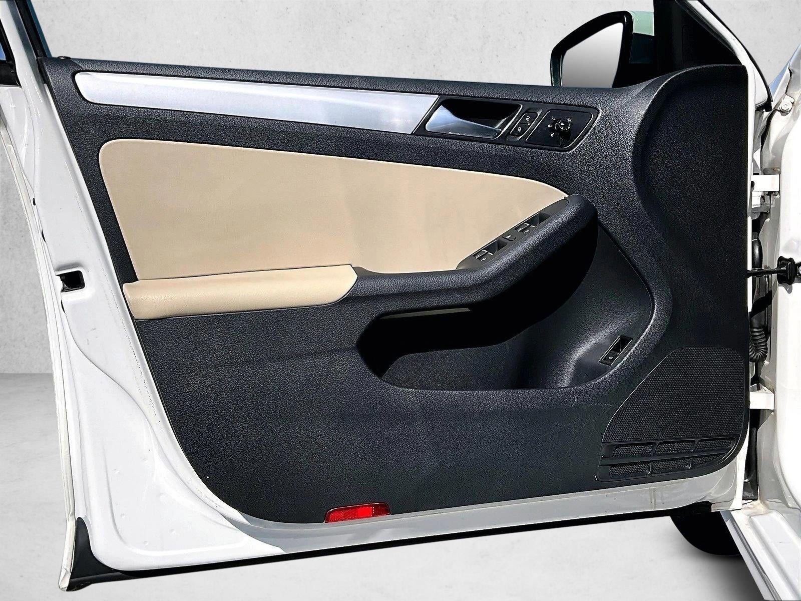 2013 Volkswagen Jetta 4dr Auto SE with Convenience Sedan