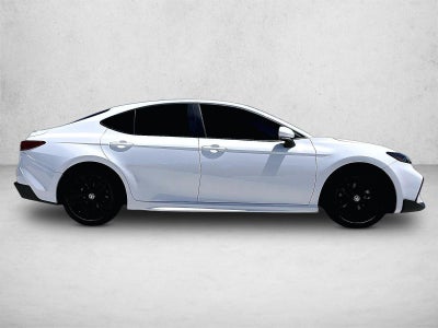 2025 Toyota Camry SE (Natl)