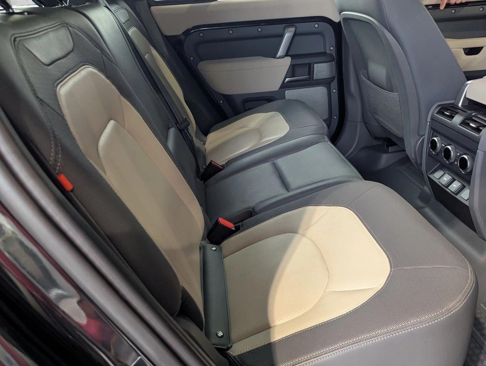 2023 Land Rover Defender 130 X-Dynamic SE AWD