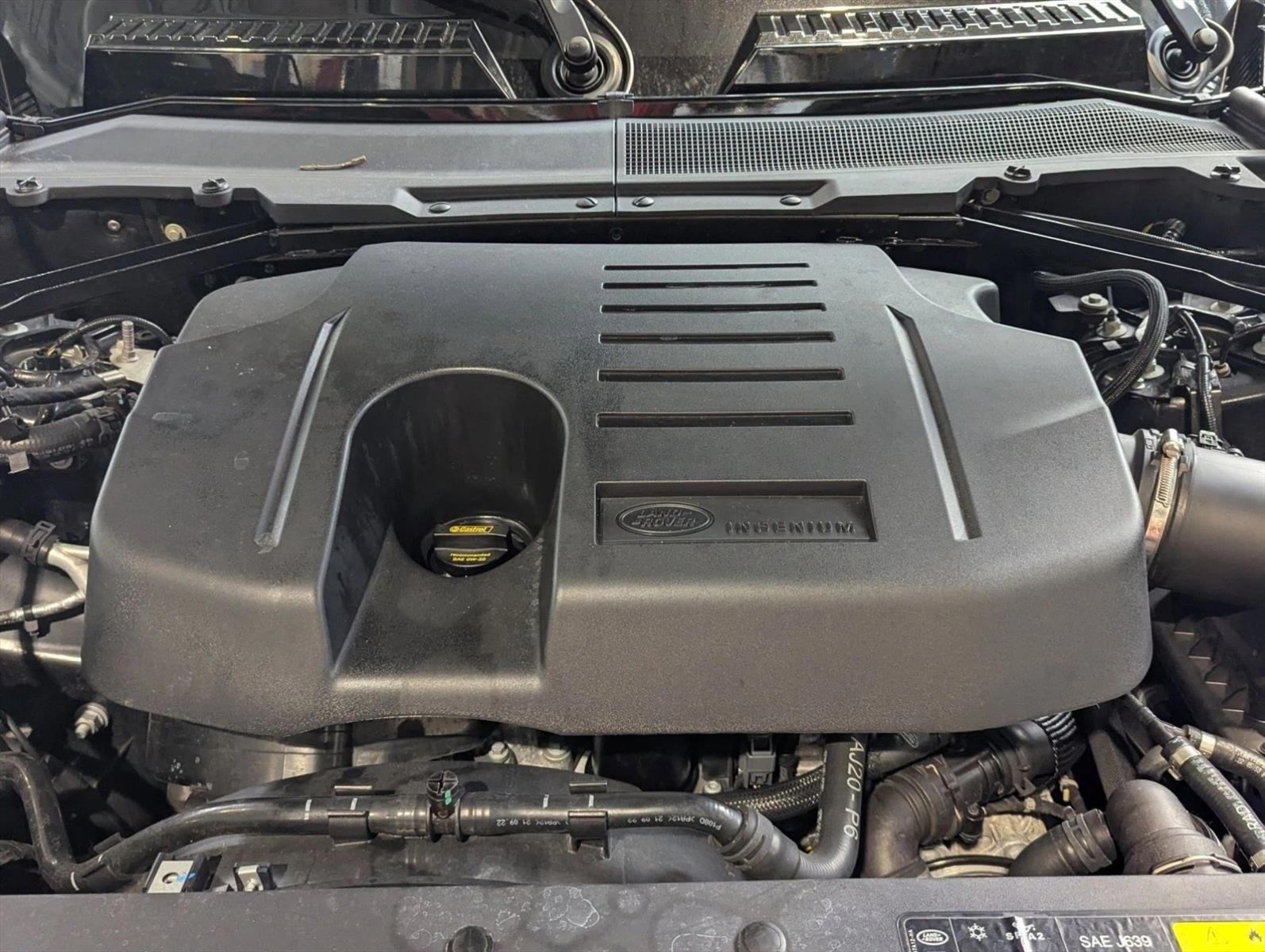 2023 Land Rover Defender 130 X-Dynamic SE AWD