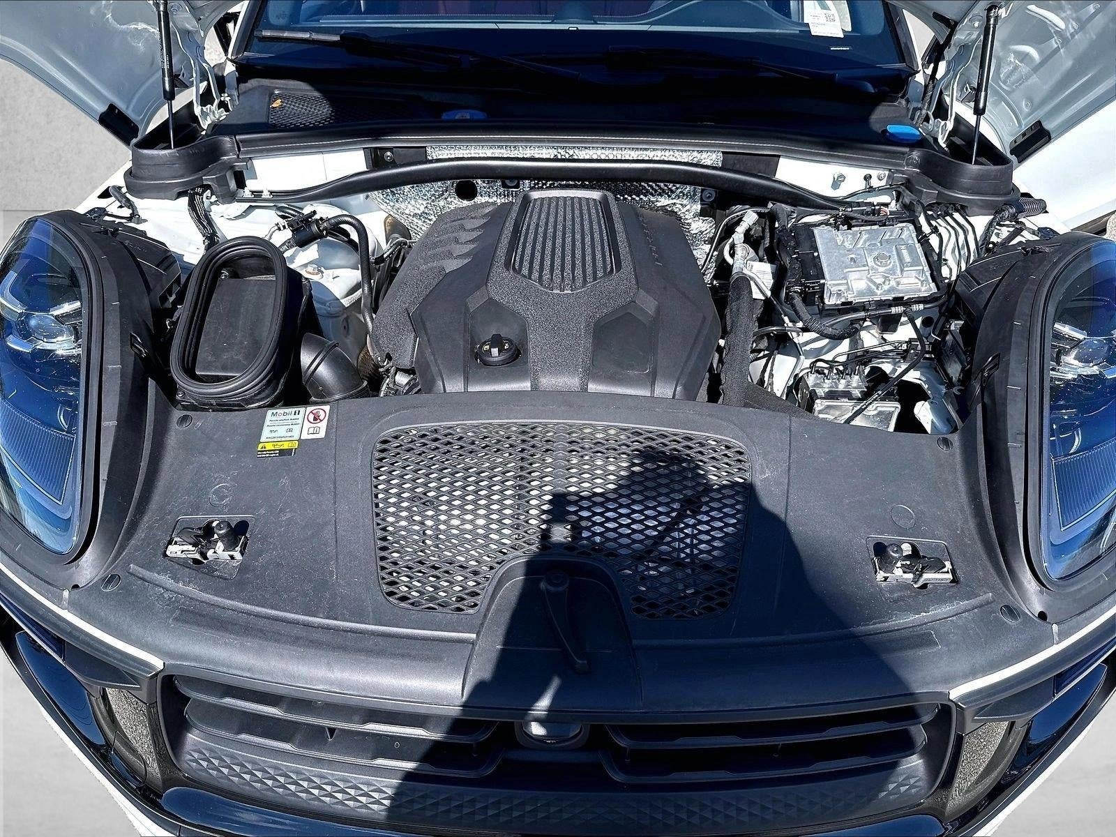 2023 Porsche Macan AWD