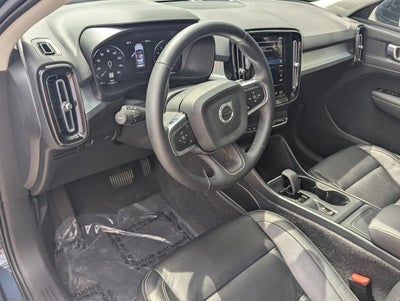2022 Volvo XC40 T5 AWD Momentum