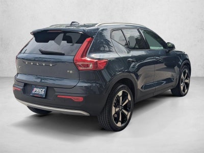 2022 Volvo XC40 T5 AWD Momentum