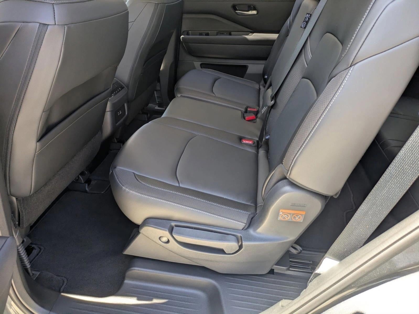 2025 Nissan Pathfinder SL 2WD