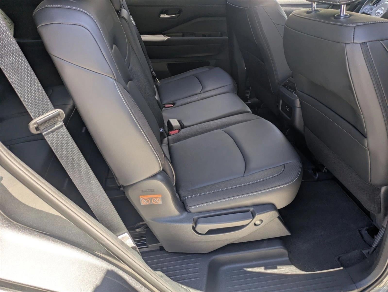 2025 Nissan Pathfinder SL 2WD