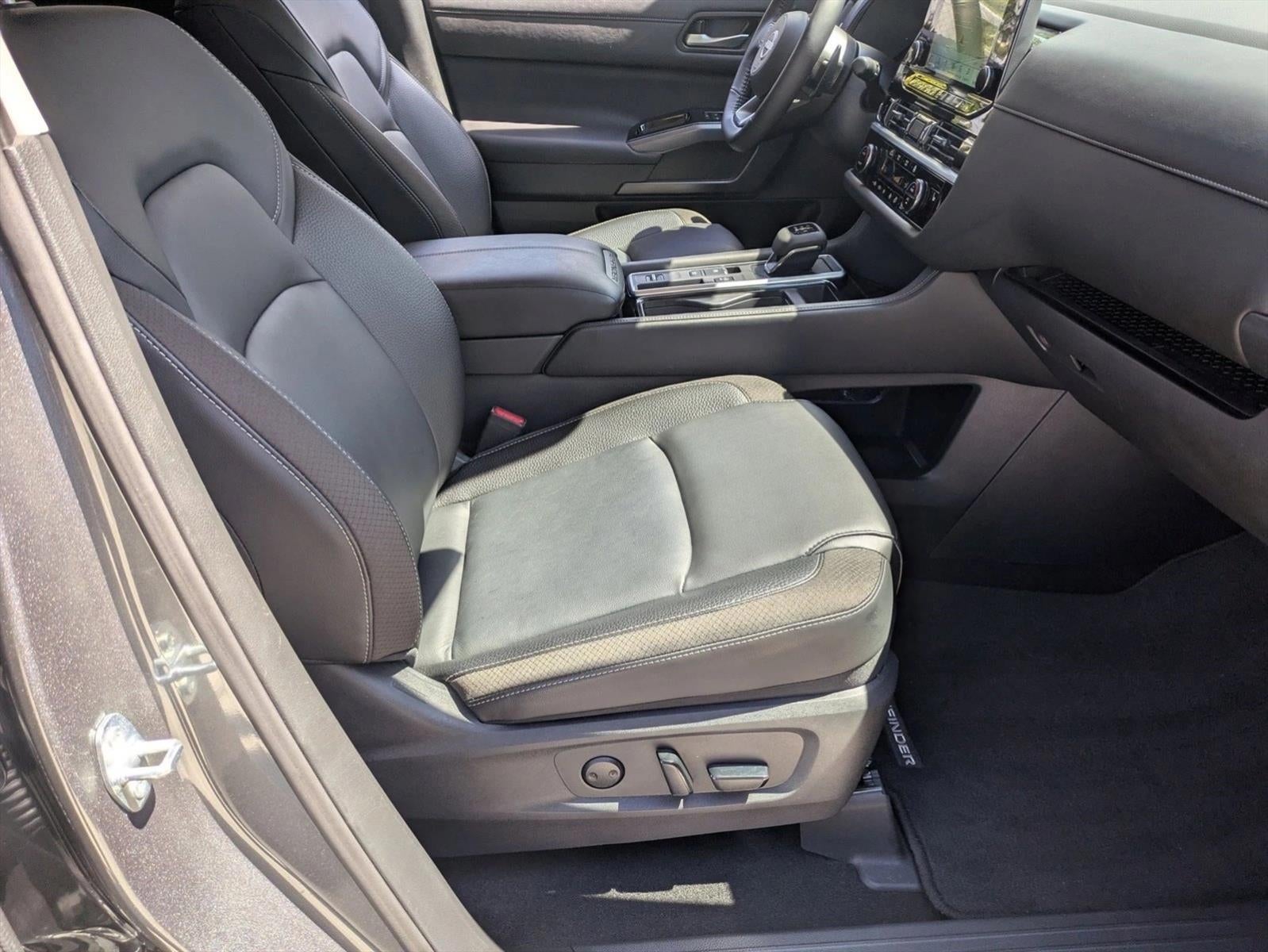 2025 Nissan Pathfinder SL 2WD