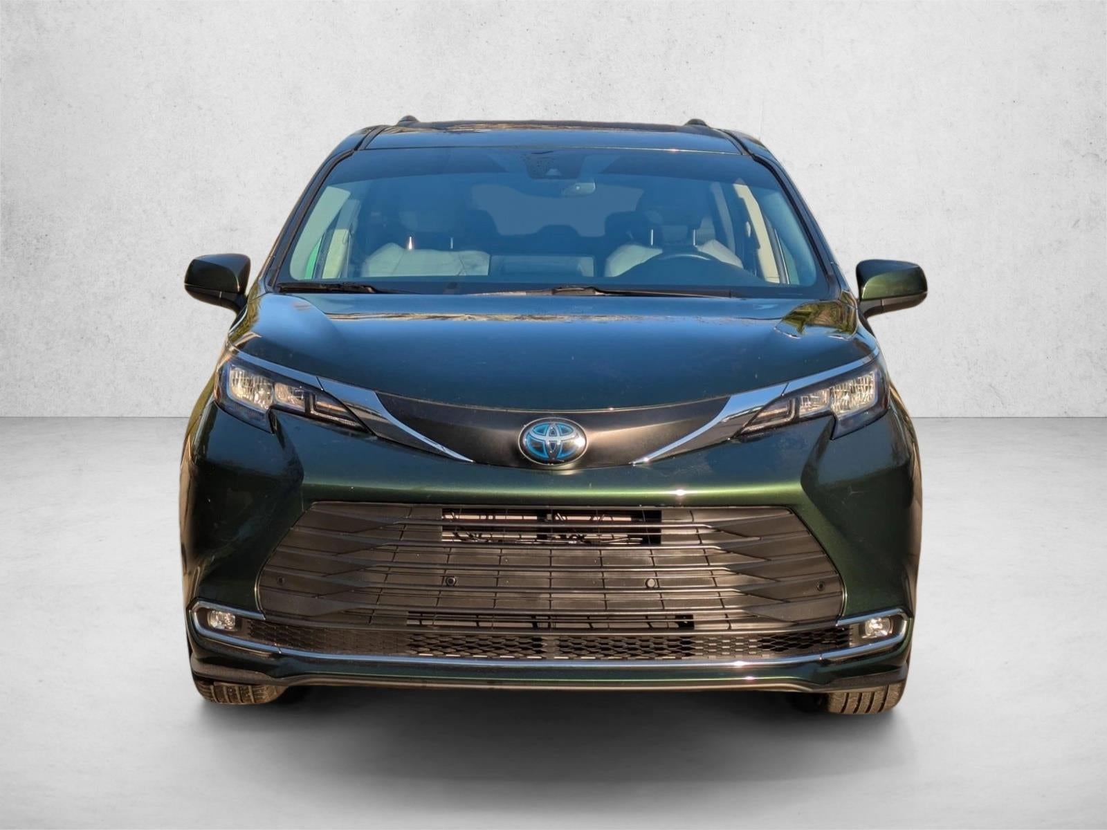 2021 Toyota Sienna XLE FWD 8-Passenger (Natl)