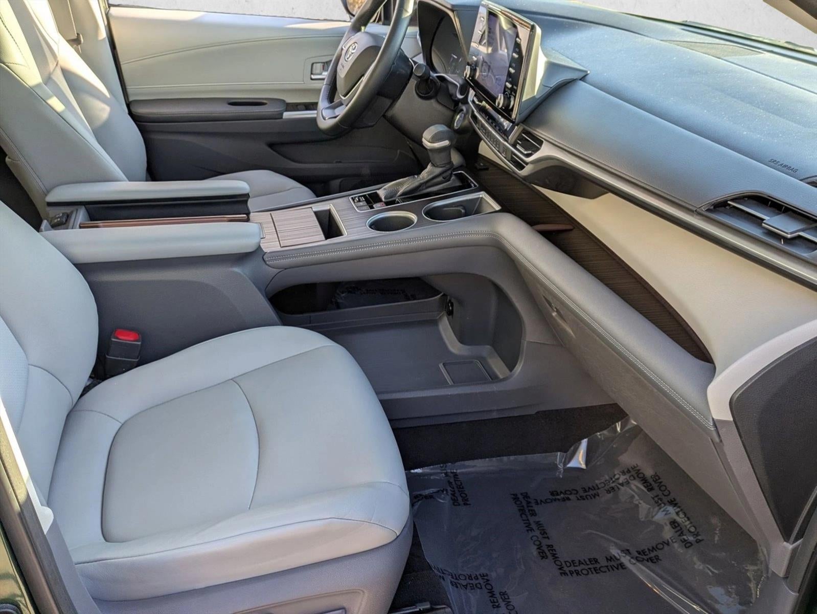 2021 Toyota Sienna XLE FWD 8-Passenger (Natl)