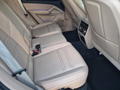 2023 Porsche Cayenne Platinum Edition AWD