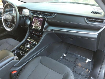 2023 Jeep Grand Cherokee Laredo 4x2