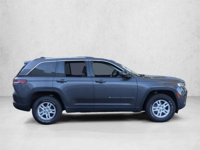 2023 Jeep Grand Cherokee Laredo 4x2