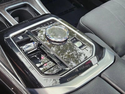 2025 BMW 740i xDrive Sedan
