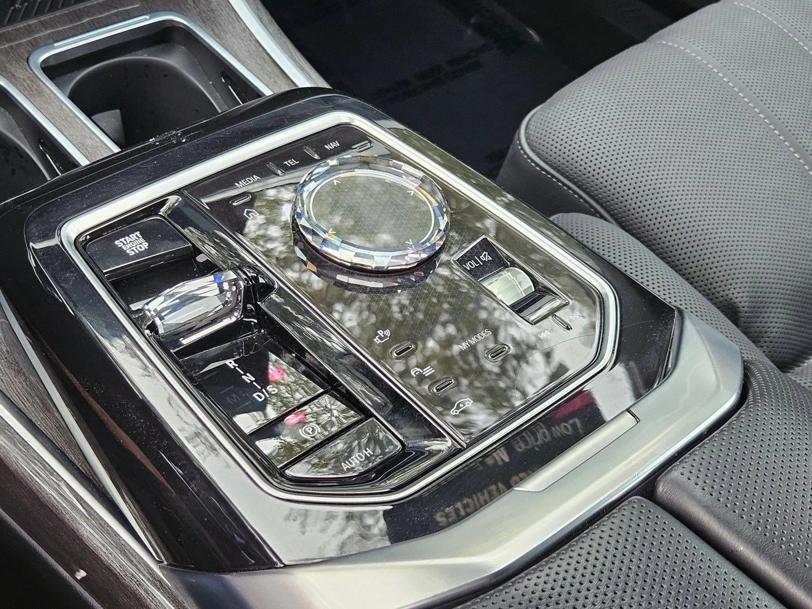 2025 BMW 740i xDrive Sedan