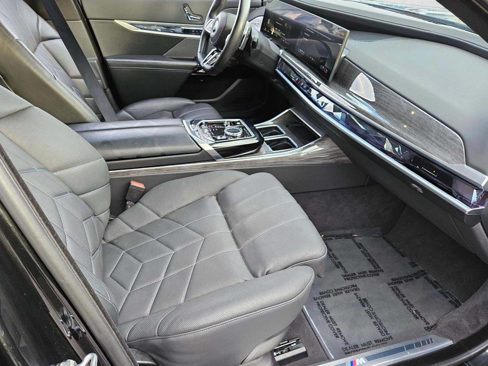 2025 BMW 740i xDrive Sedan