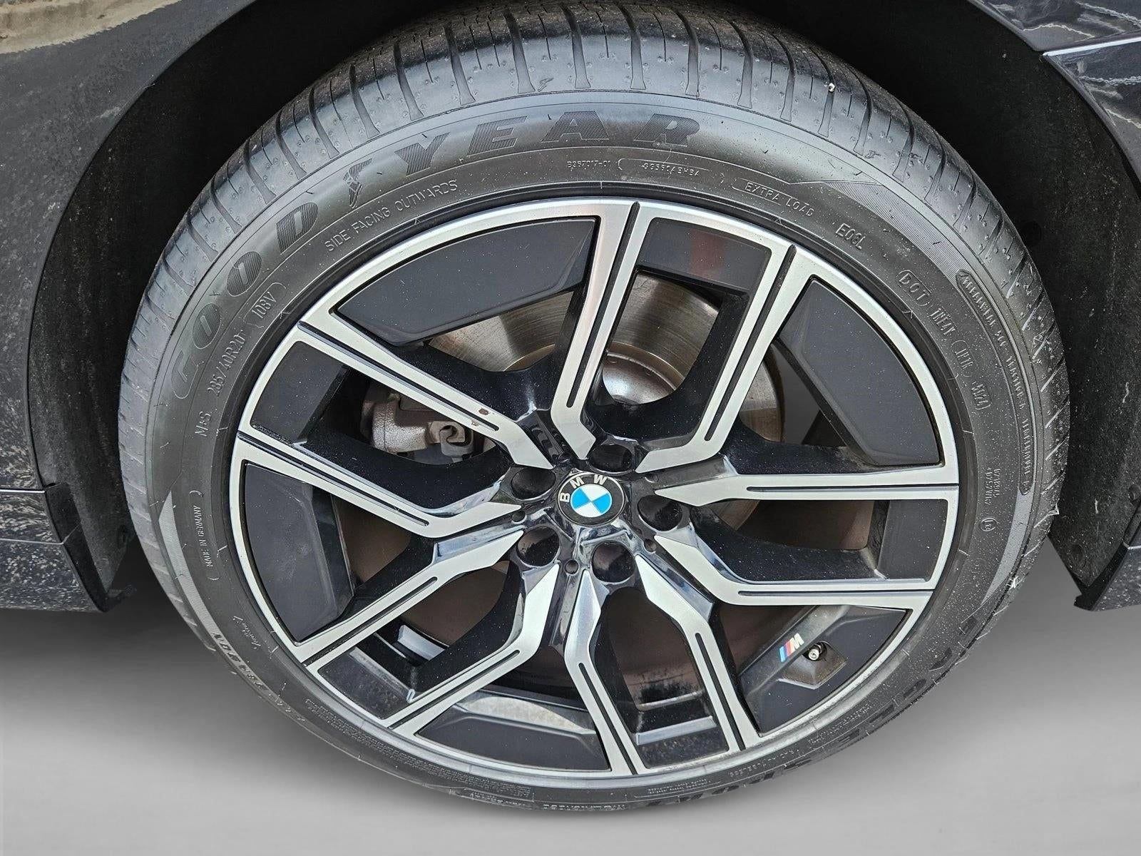 2025 BMW 740i xDrive Sedan