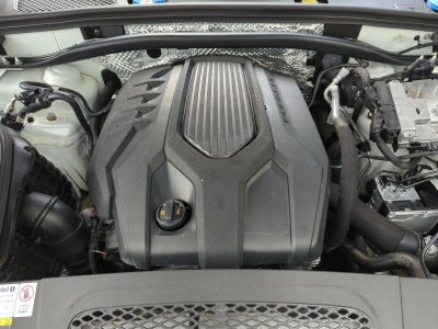 2023 Porsche Macan AWD