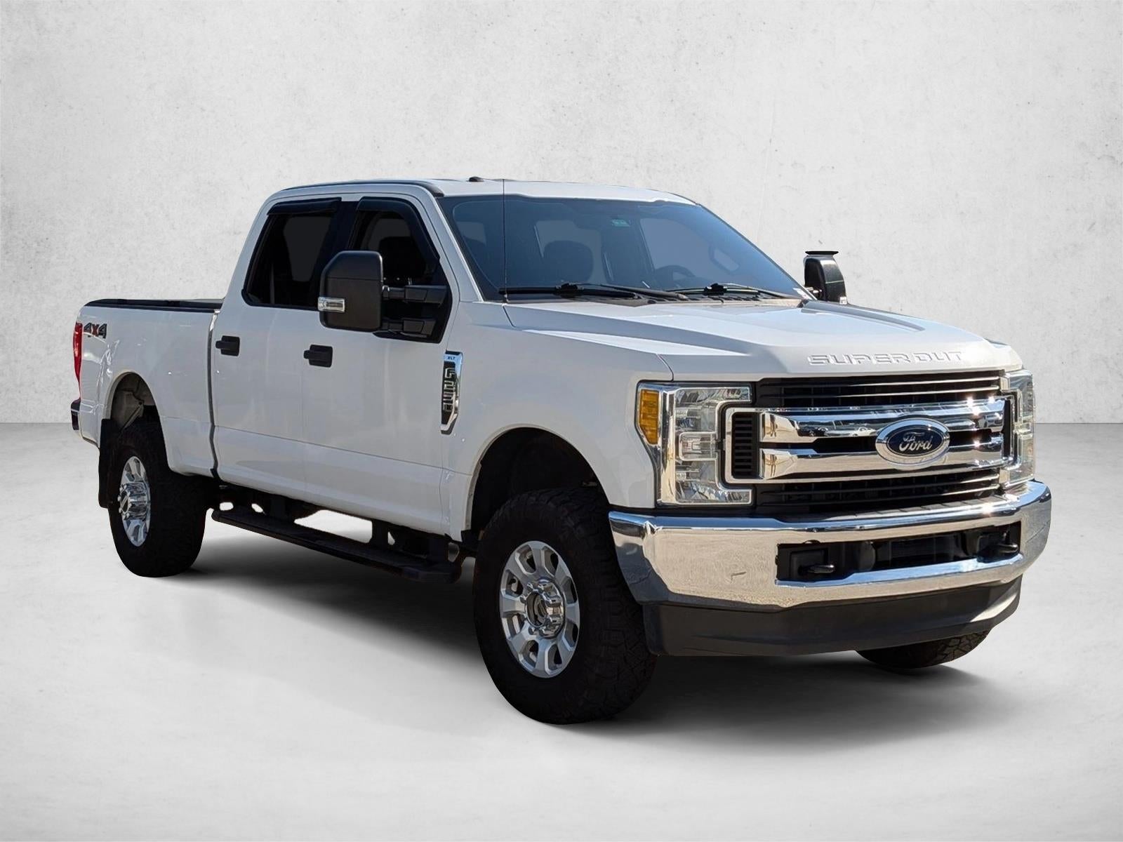 2017 Ford Super Duty F-250 SRW XLT 4WD Crew Cab 6.75' Box