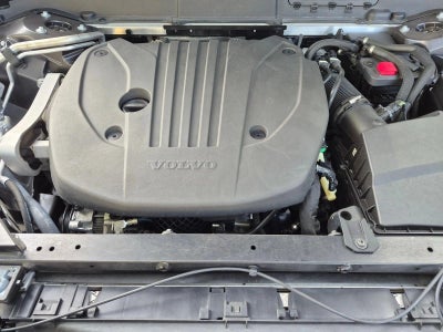 2022 Volvo XC60 B5 FWD Momentum