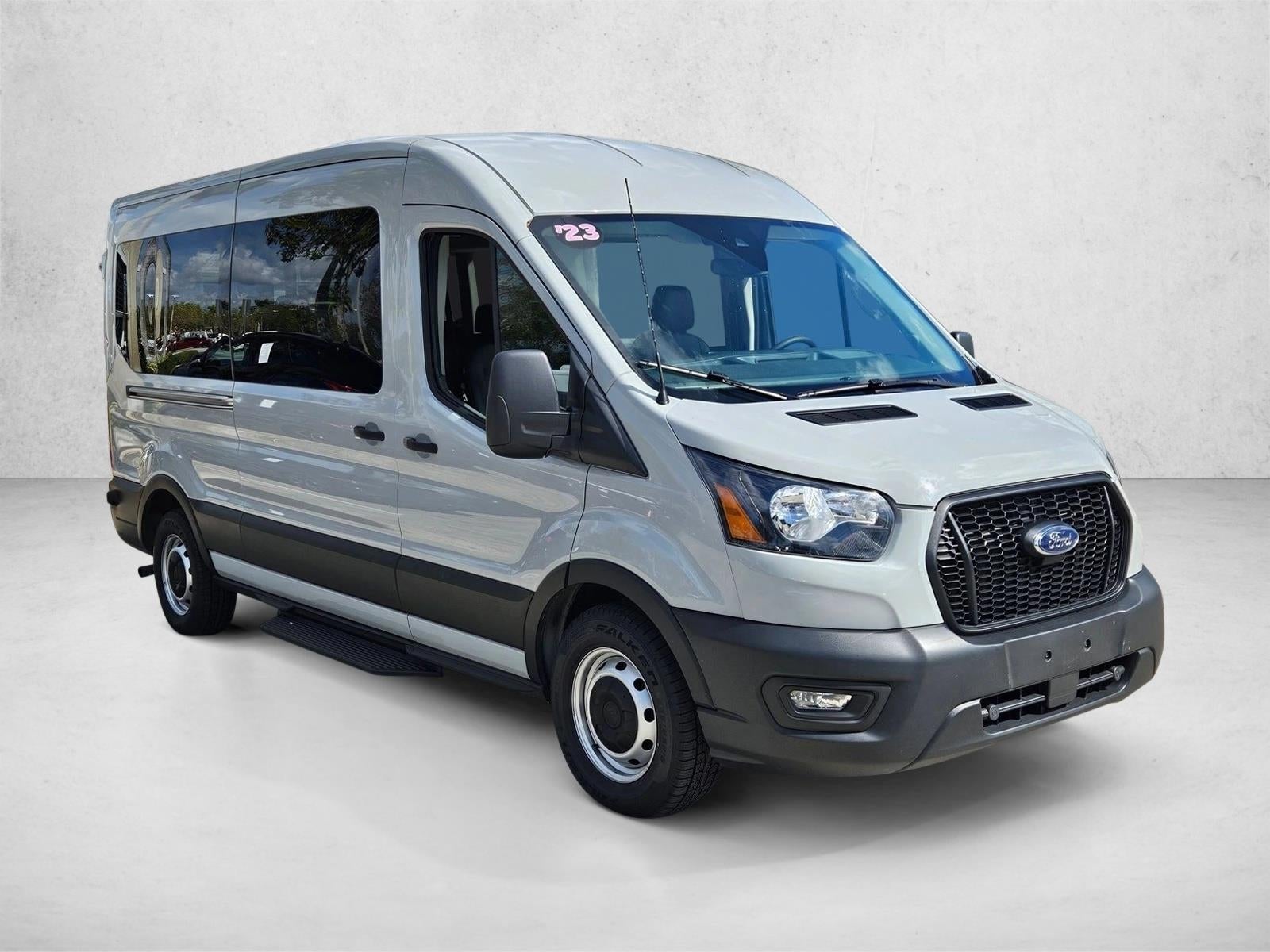 2023 Ford Transit Passenger Wagon T-350 148" Med Roof XL RWD