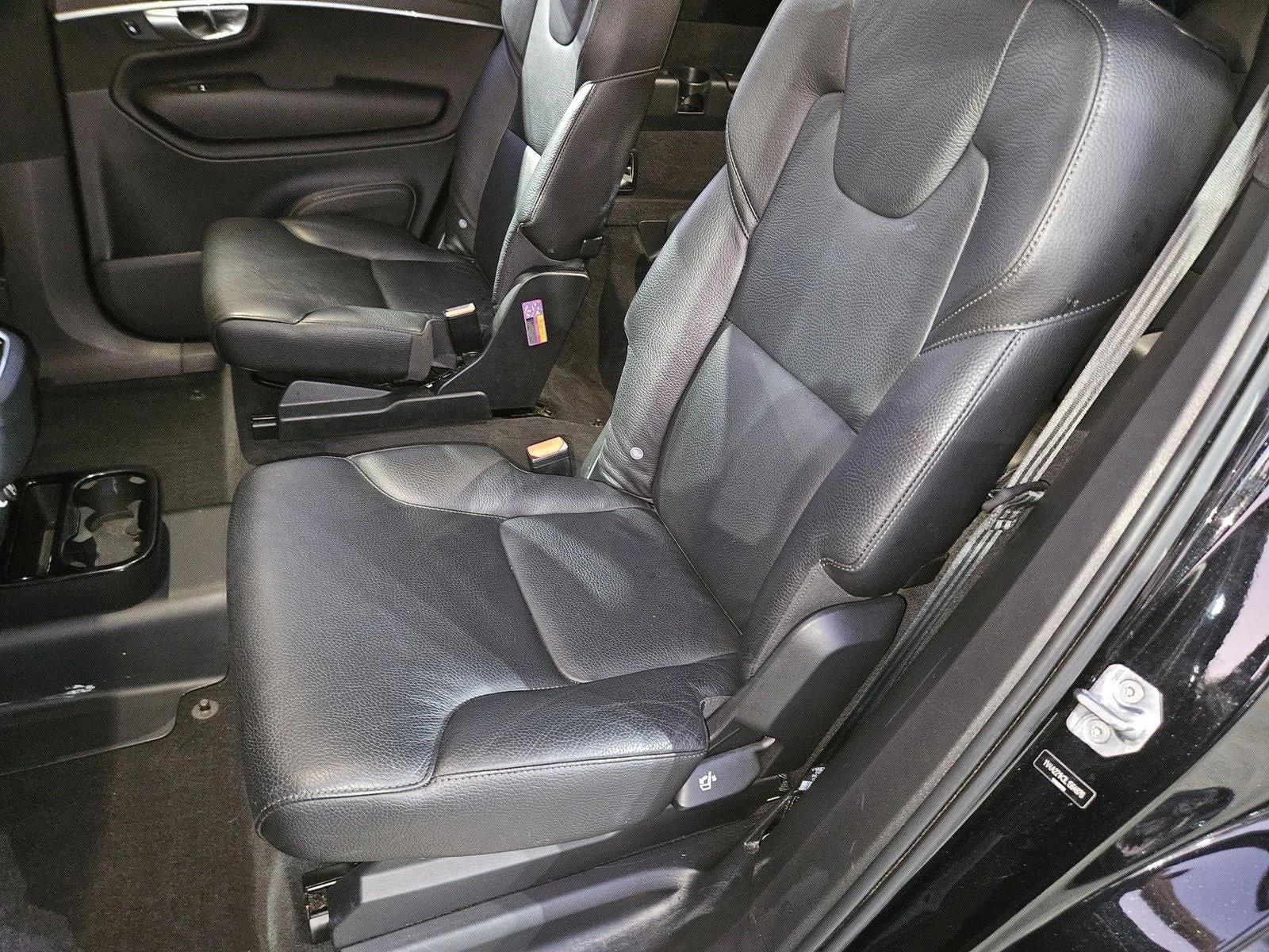 2020 Volvo XC90 T6 AWD Momentum 6 Passenger