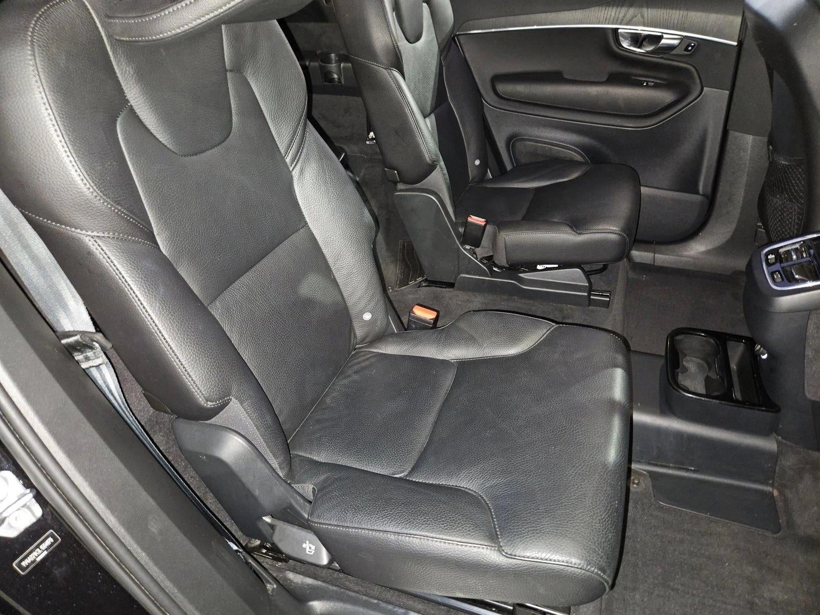 2020 Volvo XC90 T6 AWD Momentum 6 Passenger